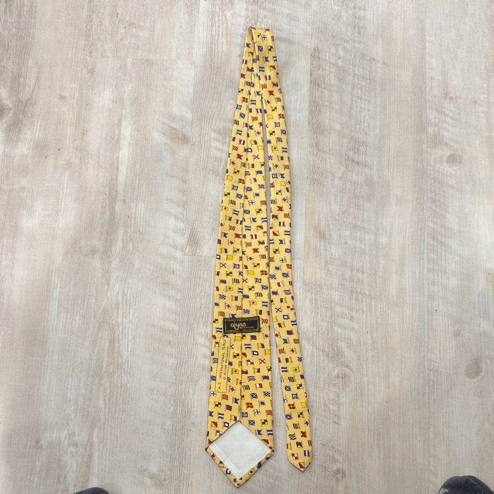 A-Z INTERNATIONAL FLAGS
Yellow 100% Silk Tie By Alynn - Picture 5 of 6